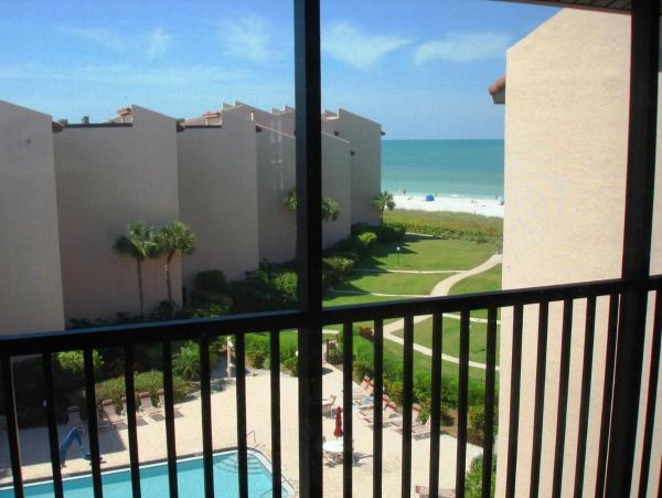 Lovely Condo with 2 Bedrooms & Ocean Views