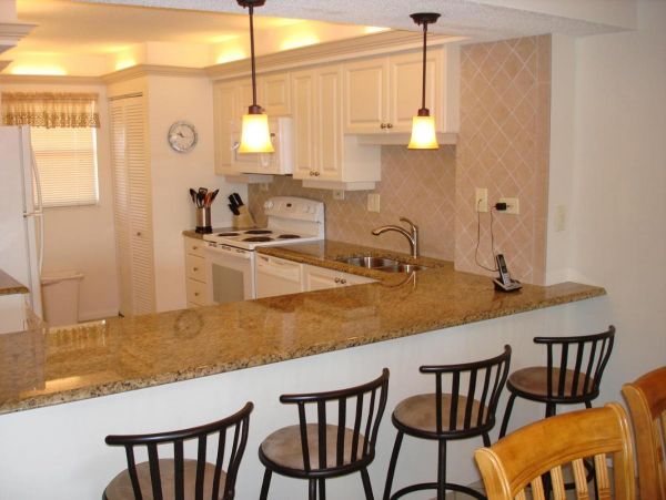 Lovely Condo with 2 Bedrooms & Ocean Views