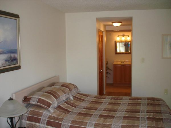 Lovely Condo with 2 Bedrooms & Ocean Views