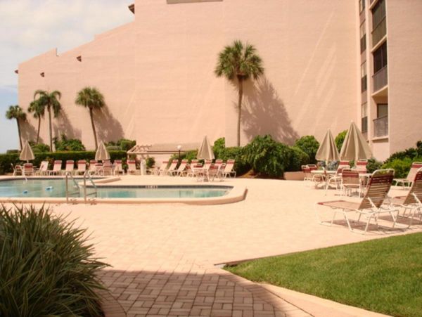 Lovely Condo with 2 Bedrooms & Ocean Views