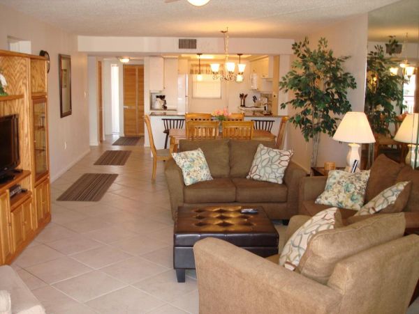 Lovely Condo with 2 Bedrooms & Ocean Views