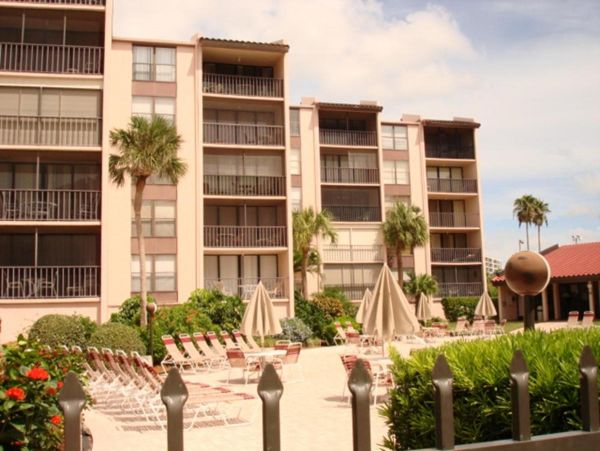 Lovely Condo with 2 Bedrooms & Ocean Views