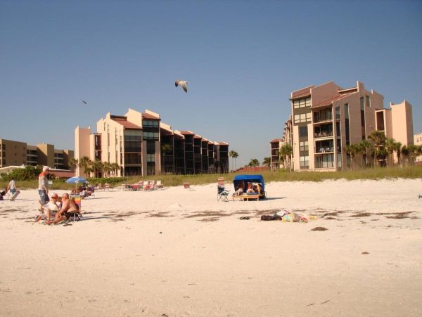 Lovely Condo with 2 Bedrooms & Ocean Views