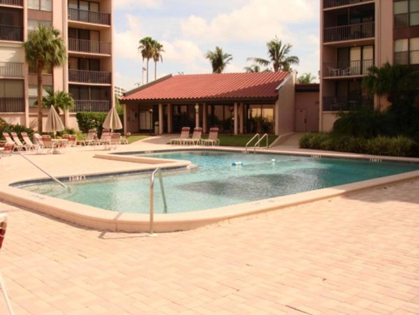 Lovely Condo with 2 Bedrooms & Ocean Views