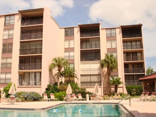 Lovely Condo with 2 Bedrooms & Ocean Views