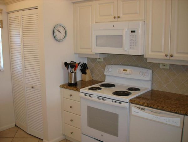 Lovely Condo with 2 Bedrooms & Ocean Views