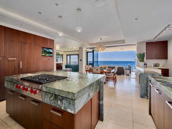 La Jolla Oceanfront Luxury Home With Hot Tub