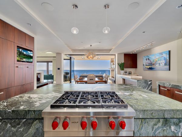 La Jolla Oceanfront Luxury Home With Hot Tub