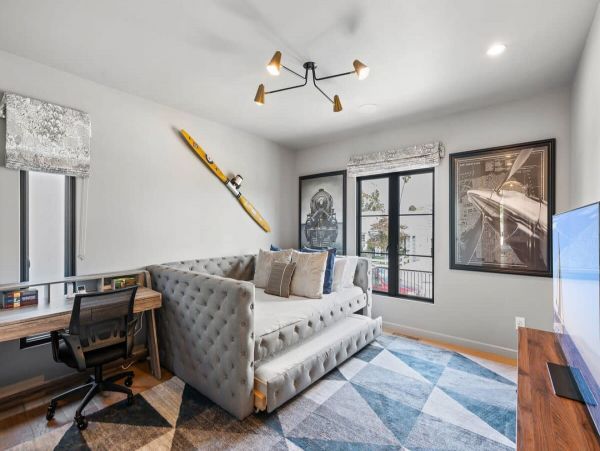 Five Bedroom Luxury Vacation Home in Mission Bach