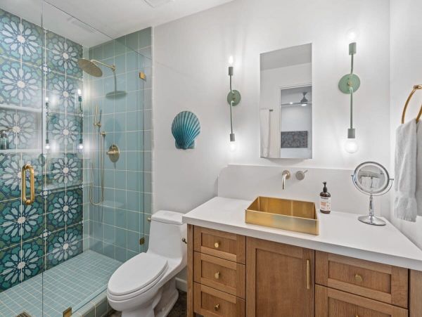 Five Bedroom Luxury Vacation Home in Mission Bach