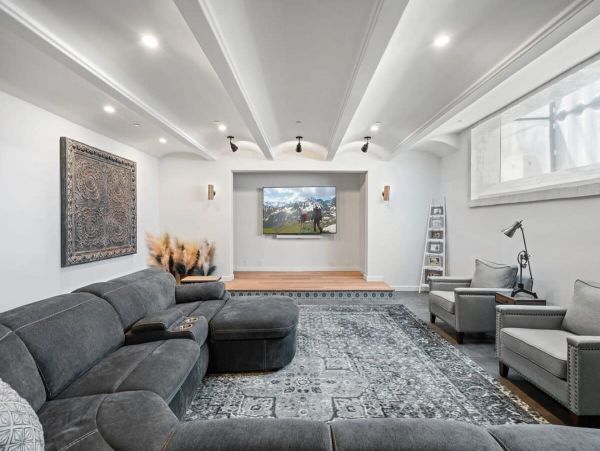 Five Bedroom Luxury Vacation Home in Mission Bach