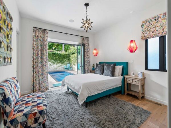 Five Bedroom Luxury Vacation Home in Mission Bach