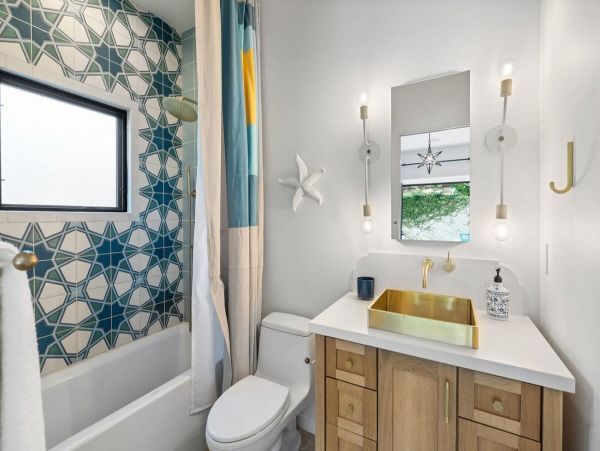Five Bedroom Luxury Vacation Home in Mission Bach