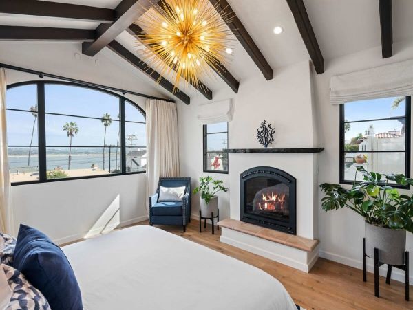 Five Bedroom Luxury Vacation Home in Mission Bach