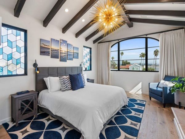Five Bedroom Luxury Vacation Home in Mission Bach