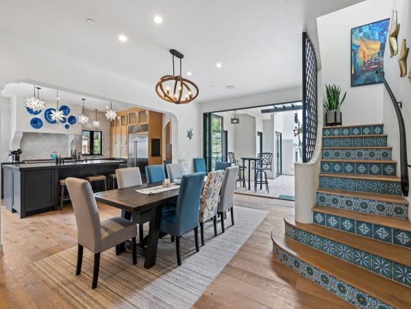 Five Bedroom Luxury Vacation Home in Mission Bach