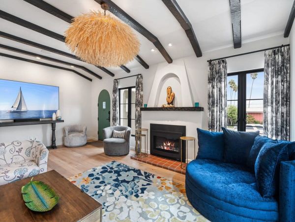 Five Bedroom Luxury Vacation Home in Mission Bach