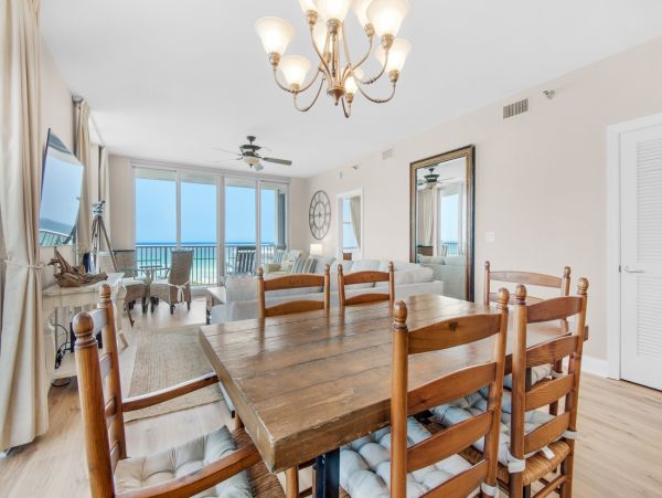 Beautiful Pensacola Beach with 3 Bedrooms & Great Views