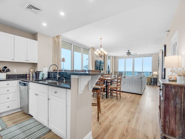 Beautiful Pensacola Beach with 3 Bedrooms & Great Views