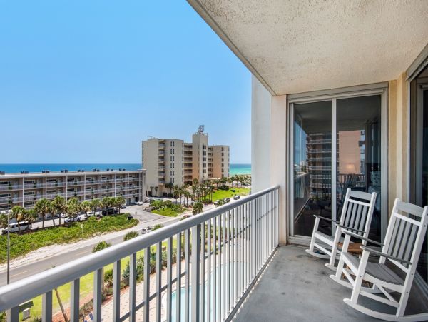 Beautiful Pensacola Beach with 3 Bedrooms & Great Views
