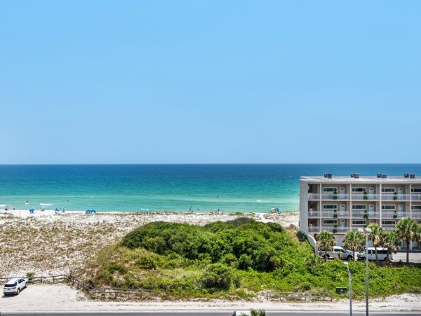 Beautiful Pensacola Beach with 3 Bedrooms & Great Views