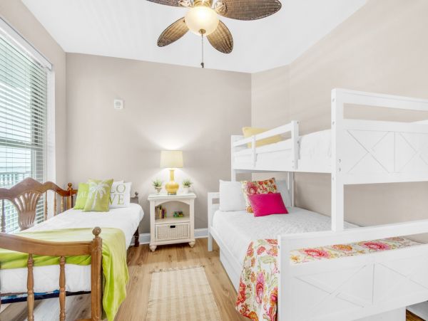 Beautiful Pensacola Beach with 3 Bedrooms & Great Views