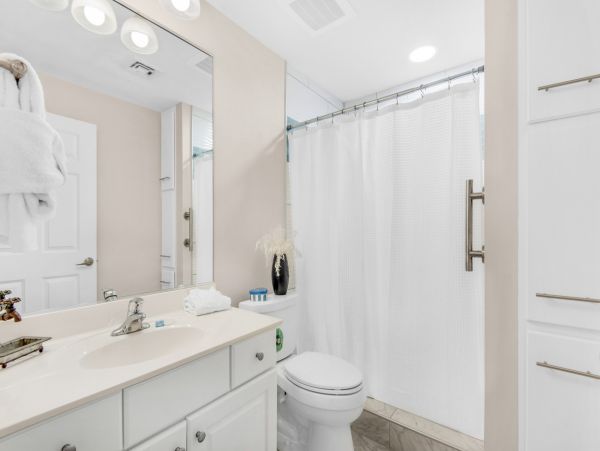 Beautiful Pensacola Beach with 3 Bedrooms & Great Views