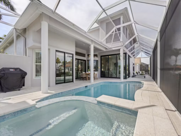 Wonderful Waterfront Home with Private Pool/Spa & BBQ in Marco Island