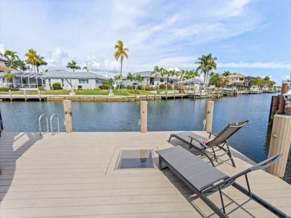 Wonderful Waterfront Home with Private Pool/Spa & BBQ in Marco Island
