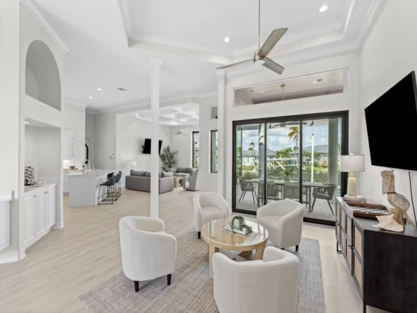 Wonderful Waterfront Home with Private Pool/Spa & BBQ in Marco Island