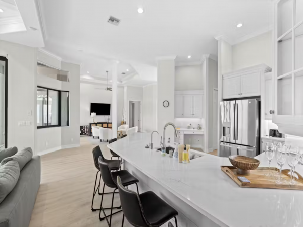 Wonderful Waterfront Home with Private Pool/Spa & BBQ in Marco Island