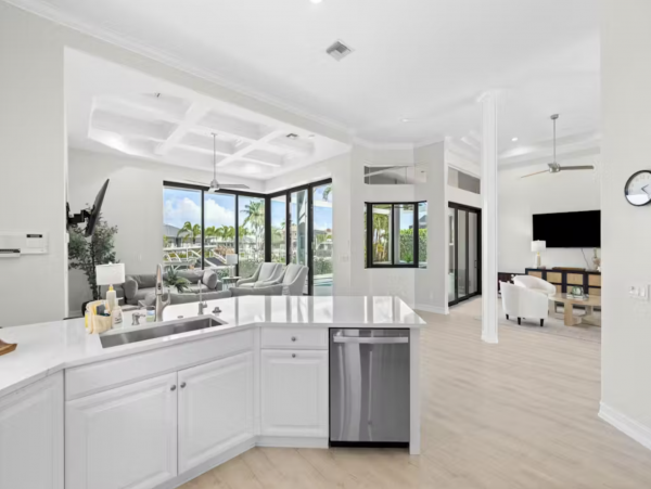 Wonderful Waterfront Home with Private Pool/Spa & BBQ in Marco Island