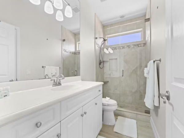 Wonderful Waterfront Home with Private Pool/Spa & BBQ in Marco Island