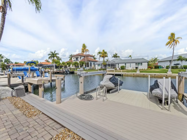 Wonderful Waterfront Home with Private Pool/Spa & BBQ in Marco Island