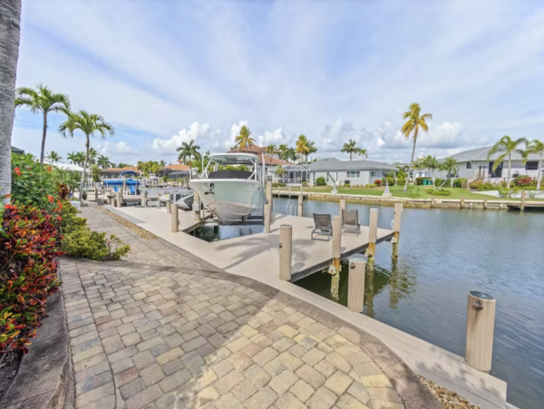 Wonderful Waterfront Home with Private Pool/Spa & BBQ in Marco Island