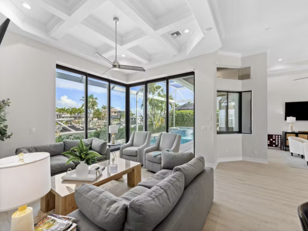 Wonderful Waterfront Home with Private Pool/Spa & BBQ in Marco Island