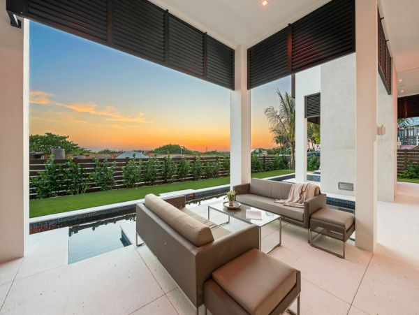 Gulf Views! Beach Access! Bradenton Beach Six Bedroom Home