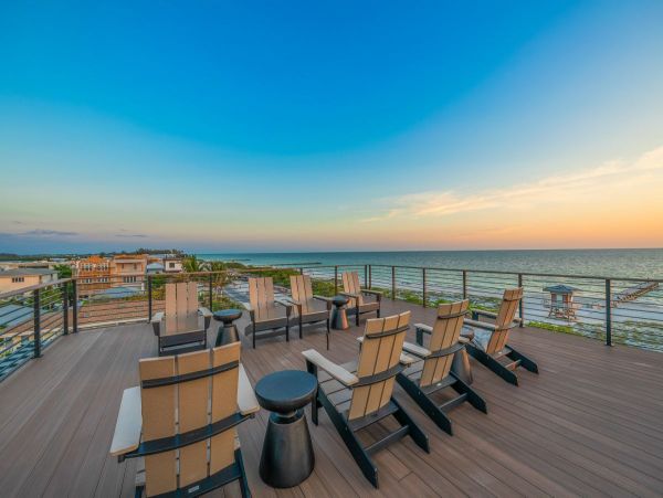 Gulf Views! Beach Access! Bradenton Beach Six Bedroom Home