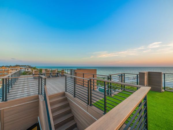 Gulf Views! Beach Access! Bradenton Beach Six Bedroom Home