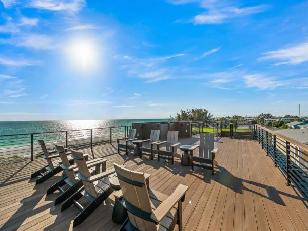Gulf Views! Beach Access! Bradenton Beach Six Bedroom Home
