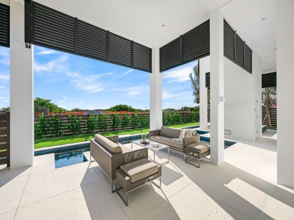Gulf Views! Beach Access! Bradenton Beach Six Bedroom Home