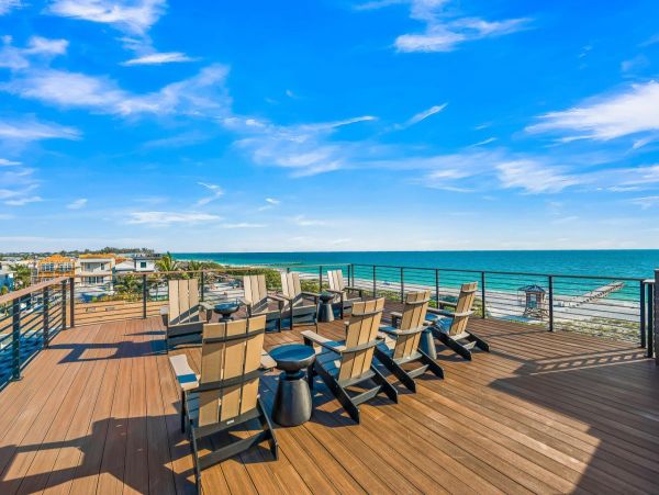 Gulf Views! Beach Access! Bradenton Beach Six Bedroom Home