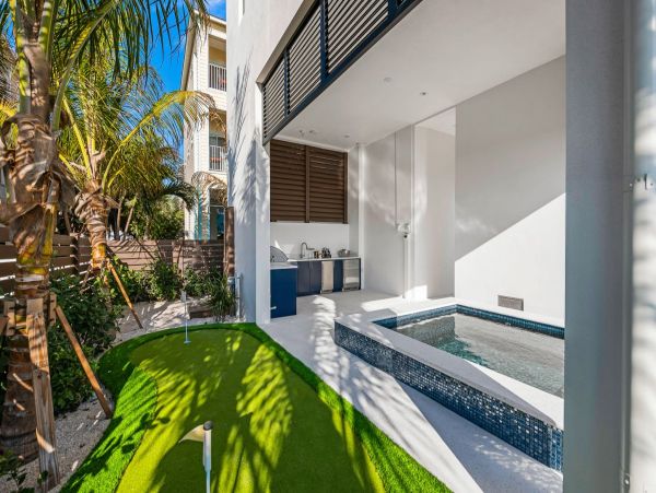 Gulf Views! Beach Access! Bradenton Beach Six Bedroom Home