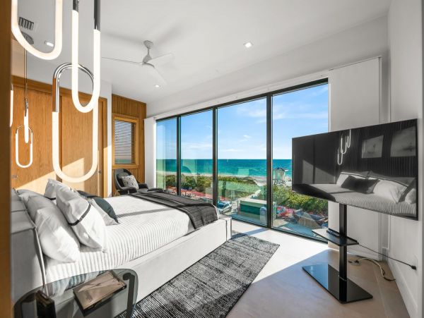 Gulf Views! Beach Access! Bradenton Beach Six Bedroom Home