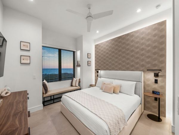 Gulf Views! Beach Access! Bradenton Beach Six Bedroom Home