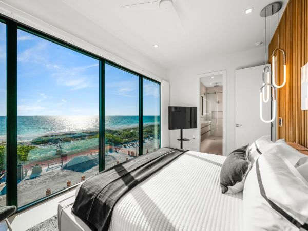 Gulf Views! Beach Access! Bradenton Beach Six Bedroom Home