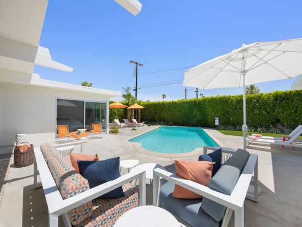 Palms Springs Vacation Home with 4 Bedrooms & Private Pool