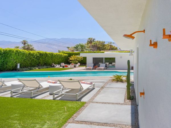 Palms Springs Vacation Home with 4 Bedrooms & Private Pool