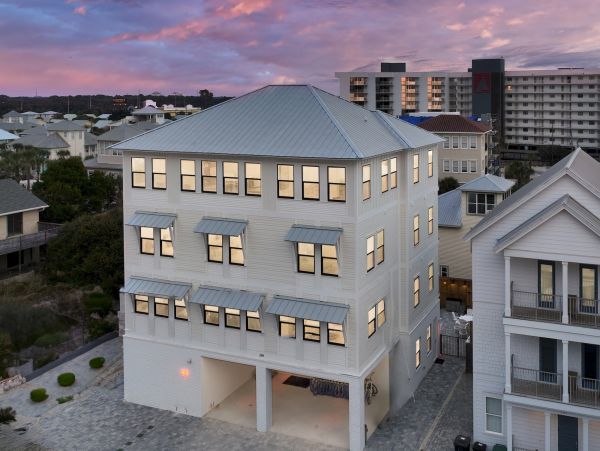 Luxurious Vacation Rental in Miramar Sleeps 44 Guests