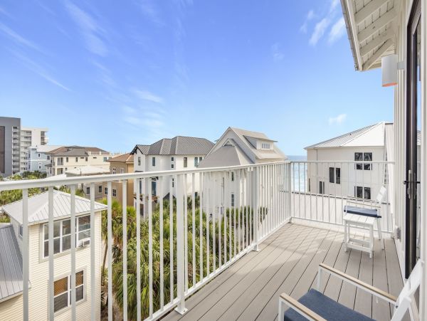 Luxurious Vacation Rental in Miramar Sleeps 44 Guests